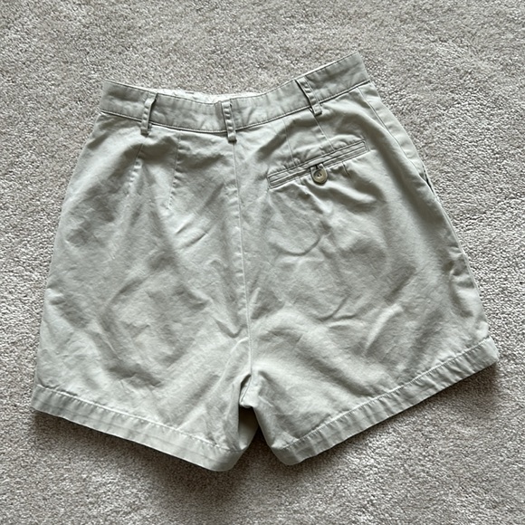 Classiques Du Sport Khaki/Cream Shorts. Size 6P - Picture 9 of 10